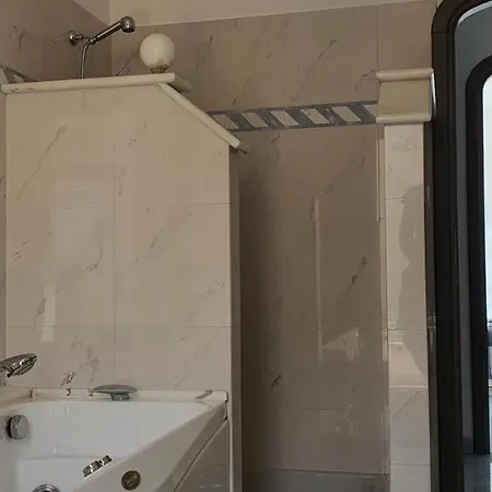 Attico Con Vista Su Apartamento