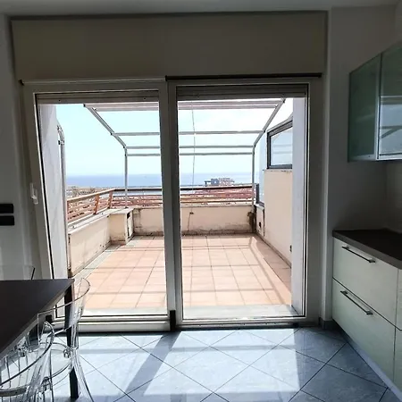 Attico Con Vista Su شقة